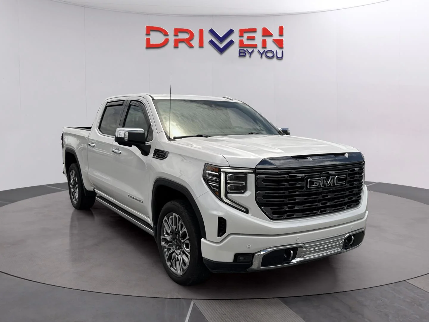 Used 2024 White Frost Tricoat GMC Denali Ultimate image 7