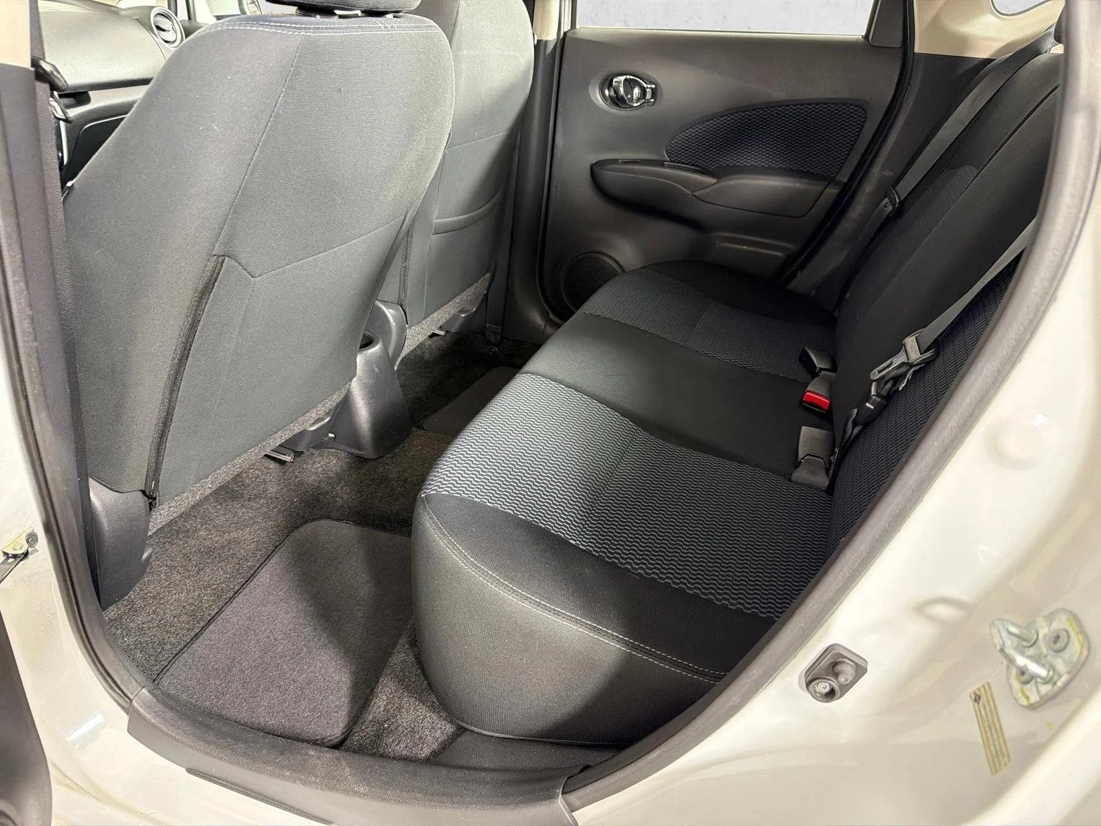 Used 2016 Whtie Nissan S image 20