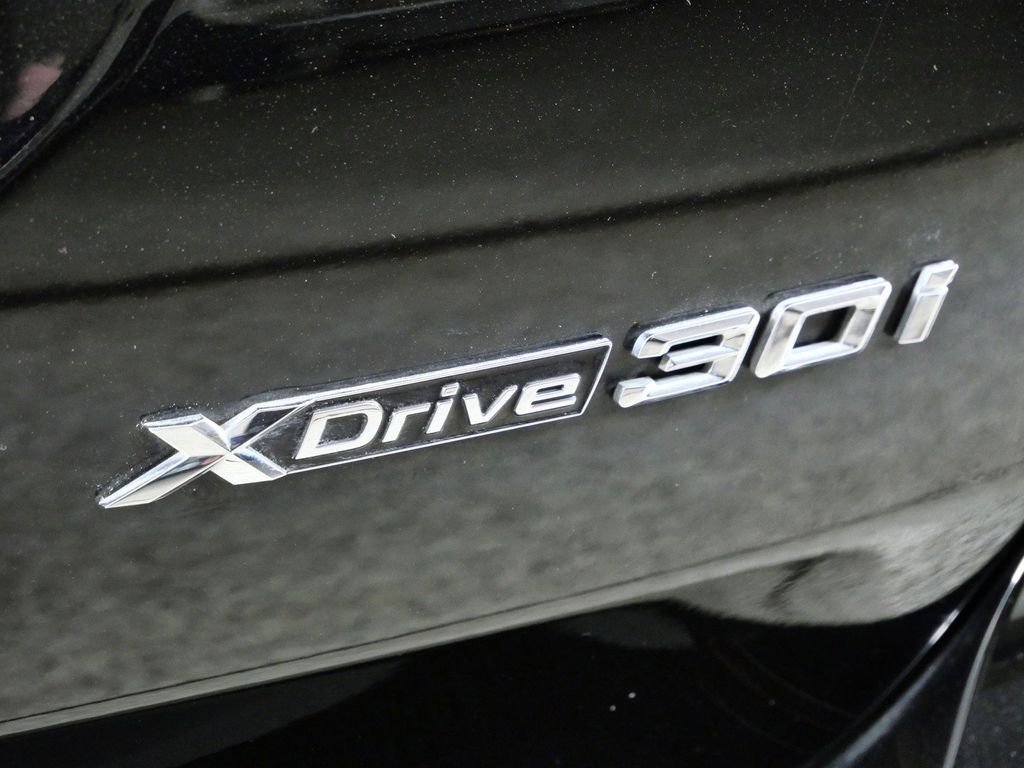 Used 2022 Black BMW xDrive30i image 13