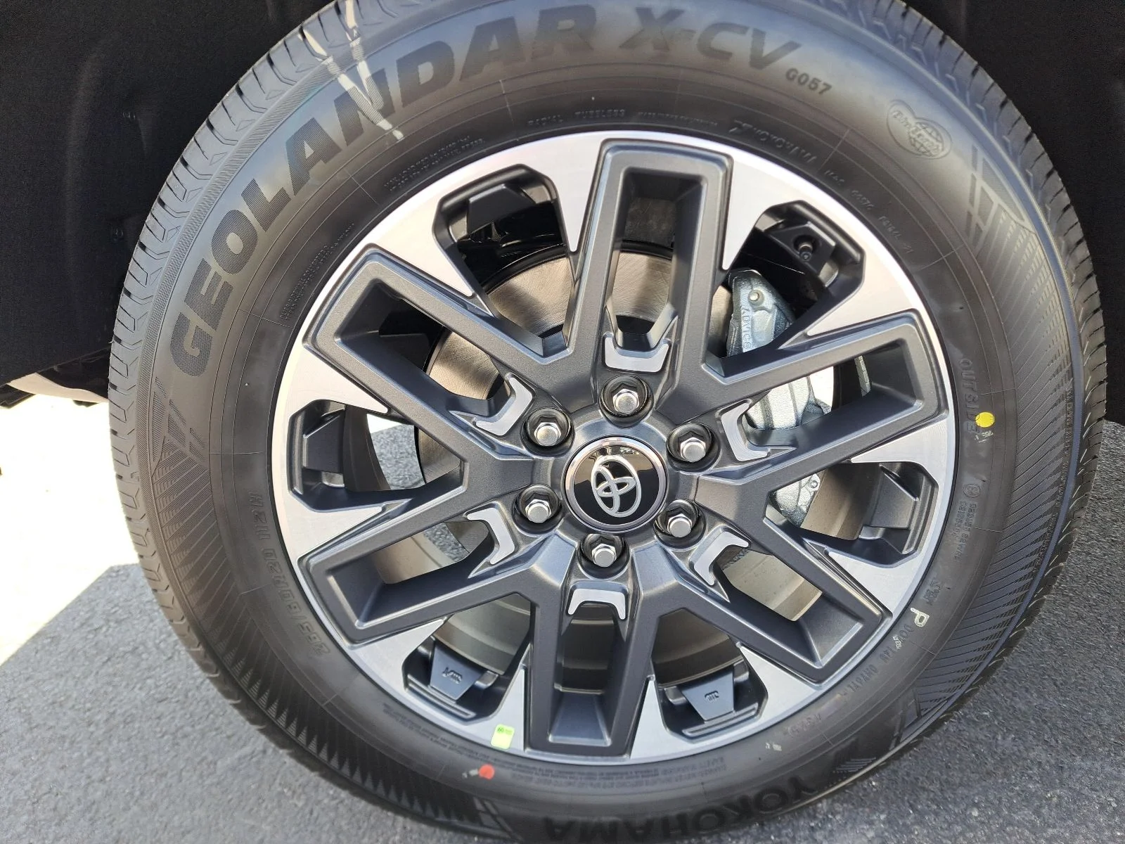 2026 Toyota Tundra Limited - Photo 11