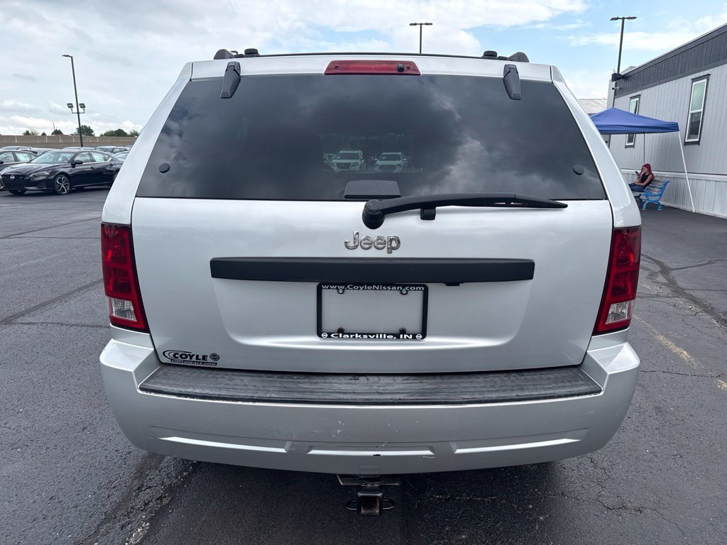 Used 2005 Silver Jeep Laredo image 4
