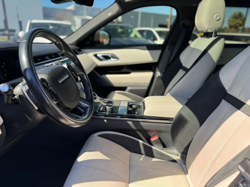 Used 2019 Byron Blue Metallic Land Rover SE R-Dynamic image 12