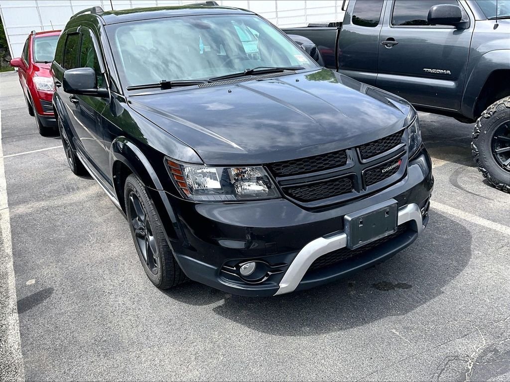 Used 2019 Pitch Black Clearcoat Dodge Crossroad image 5