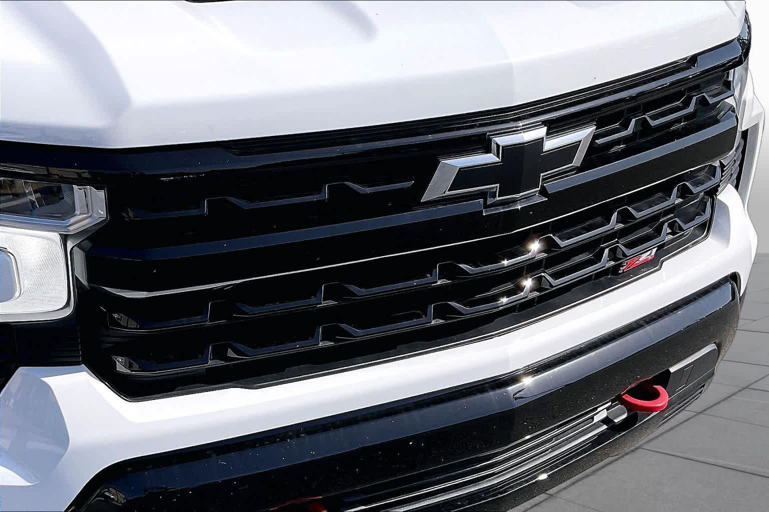 Used 2024 Summit White Chevrolet LT Trail Boss image 29