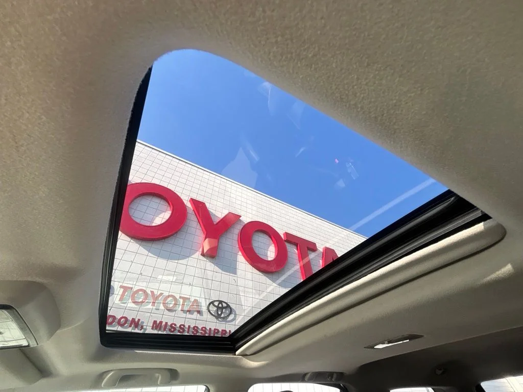 Used 2016 Silver Toyota SR5 Premium image 17