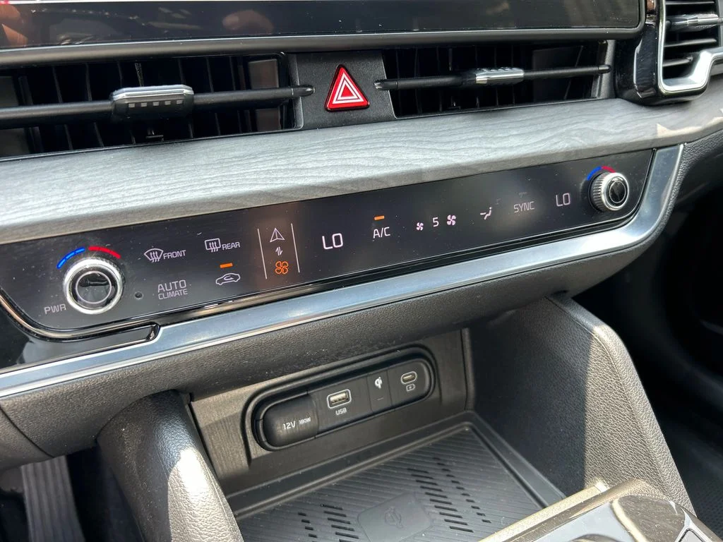 Used 2024 Black Kia X-Line image 18