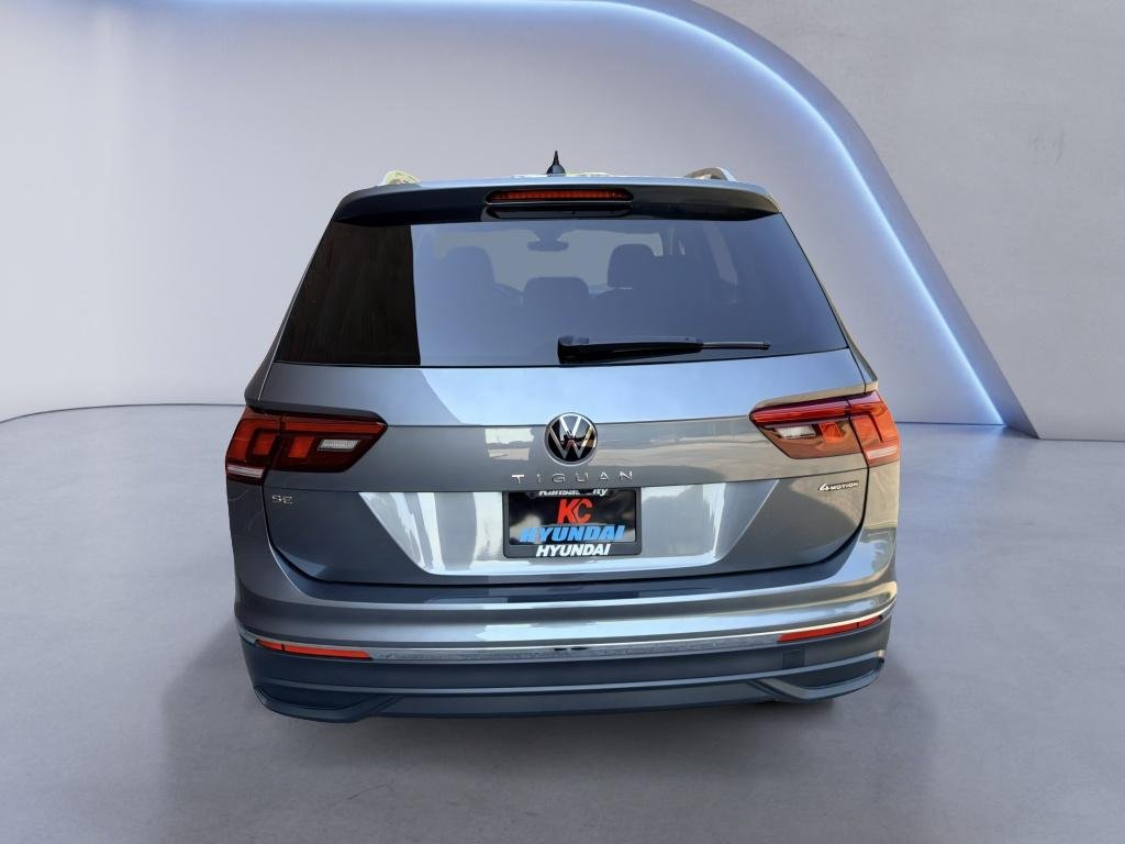 Used 2024 Platinum Gray Metallic Volkswagen SE image 4