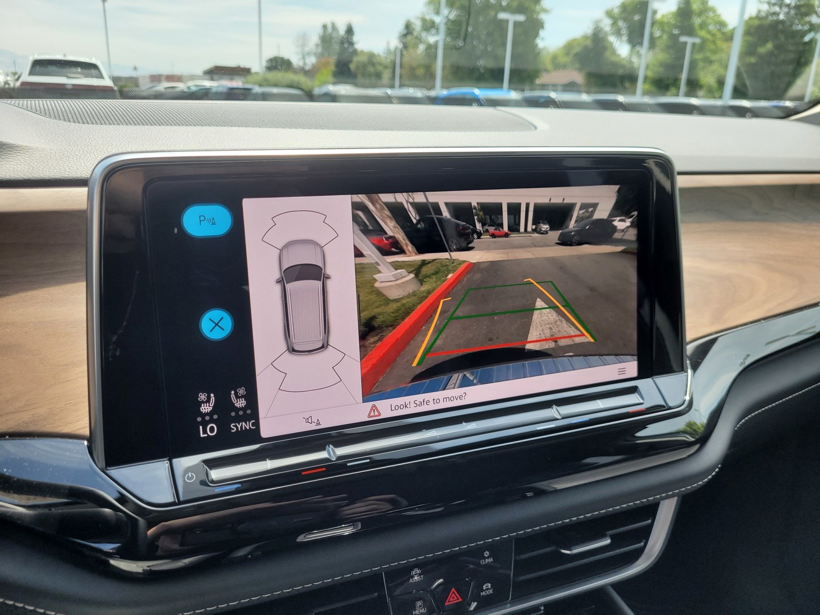 New 2024 White Volkswagen 2.0T SE w/Technology image 11