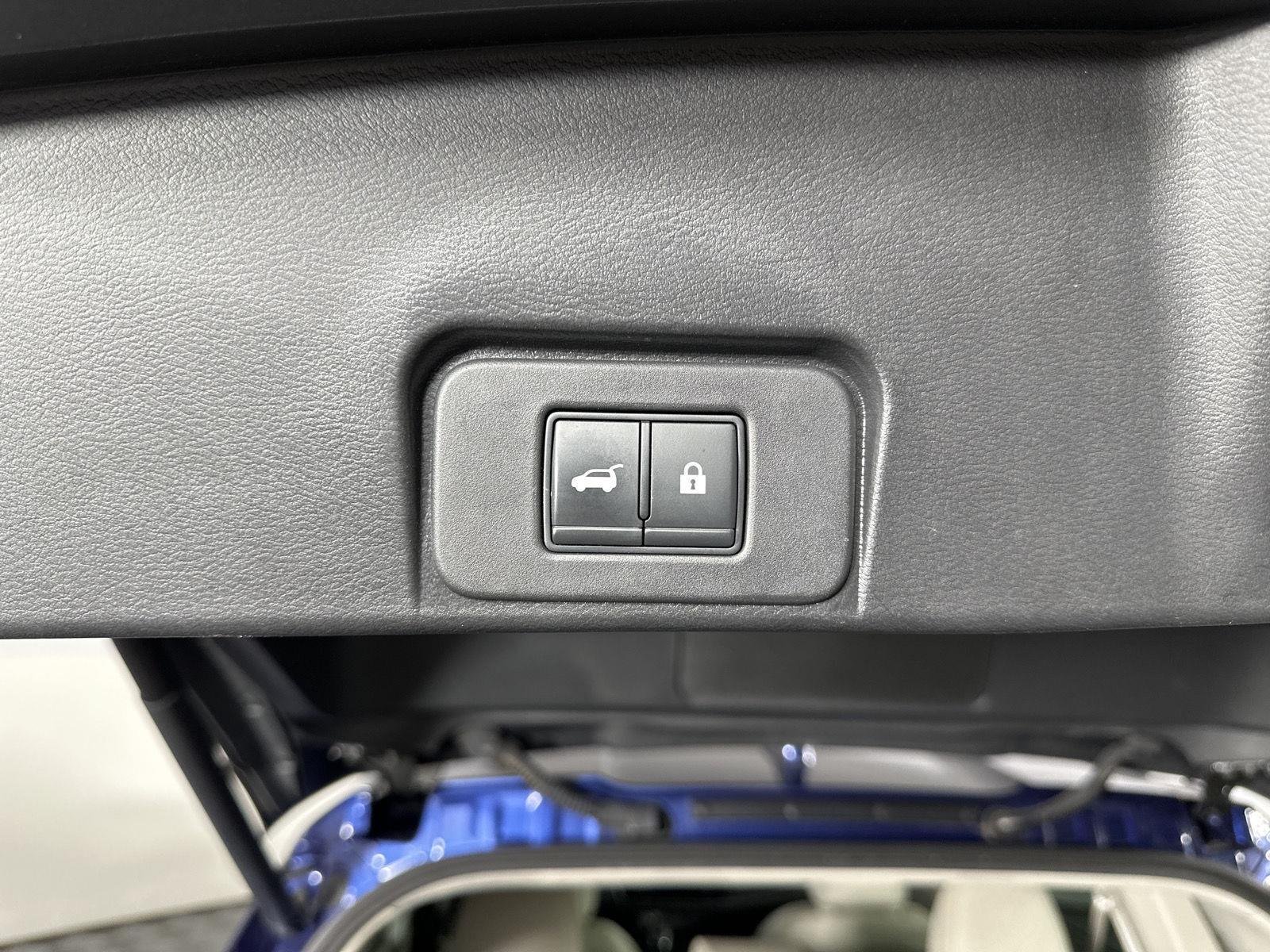 Used 2022 Caspian Blue Metallic Nissan SV image 8