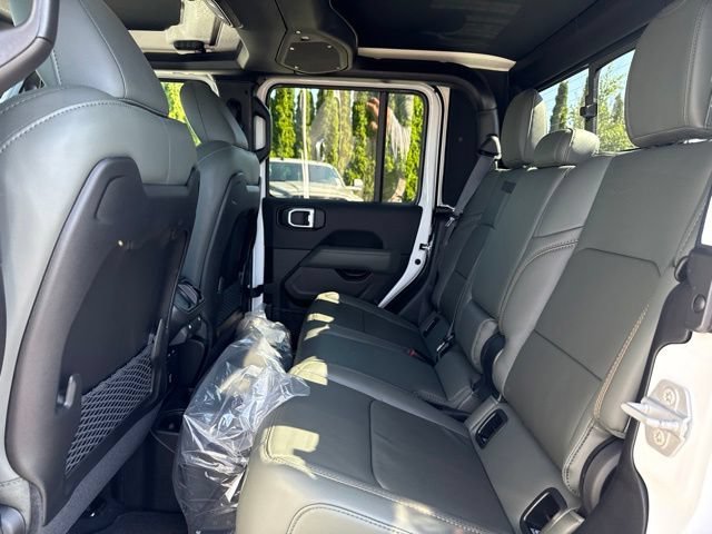 New 2026 Bright White Clear-Coat Exterior Paint Jeep Mojave X image 10