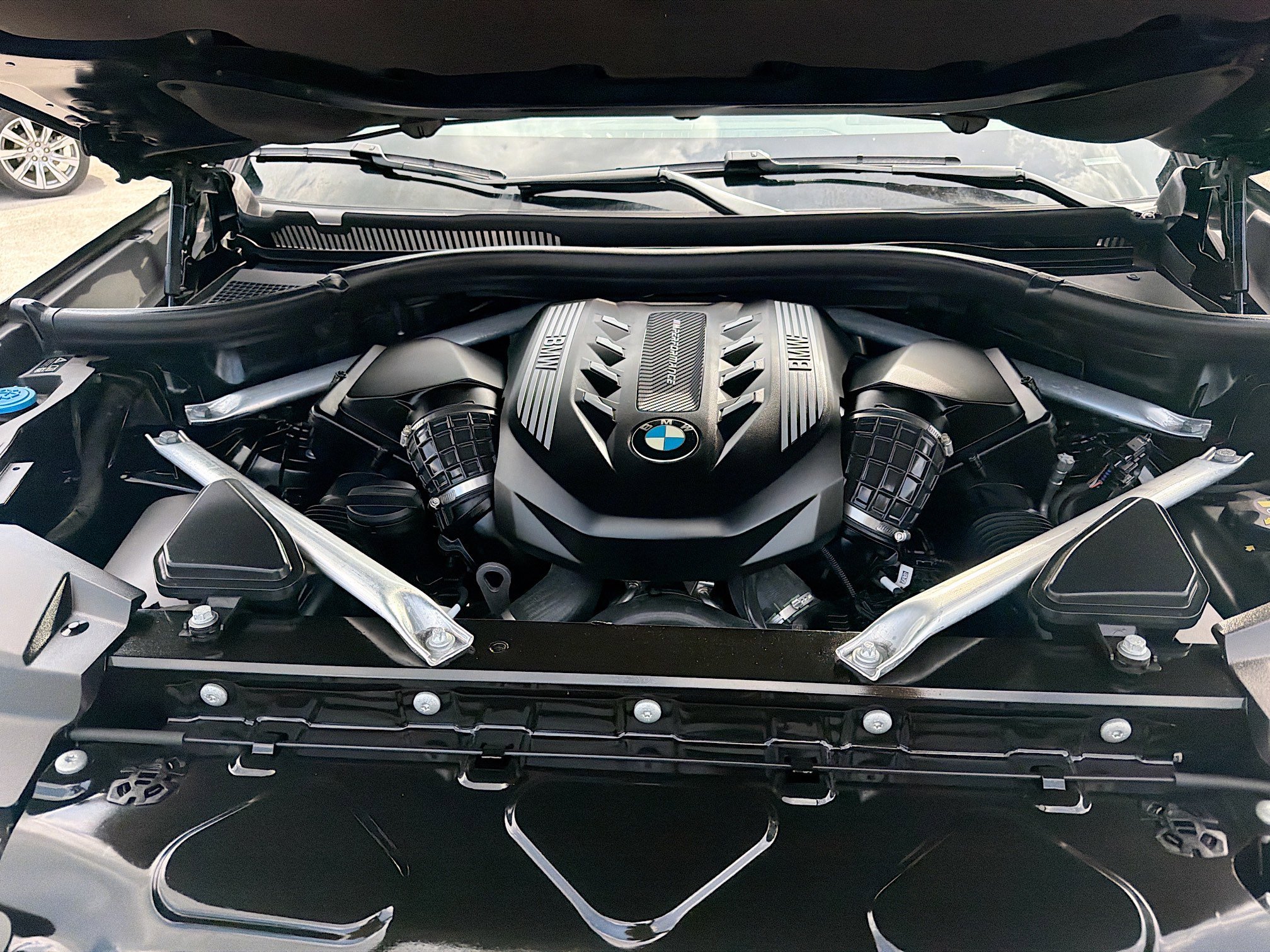 Used 2021 Black Sapphire Metallic BMW M50i image 33