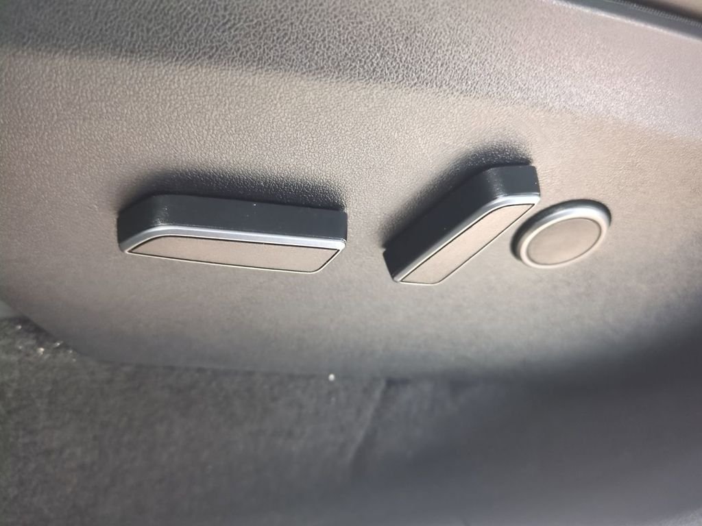 2024 Tesla Model Y Long Range - Photo 23