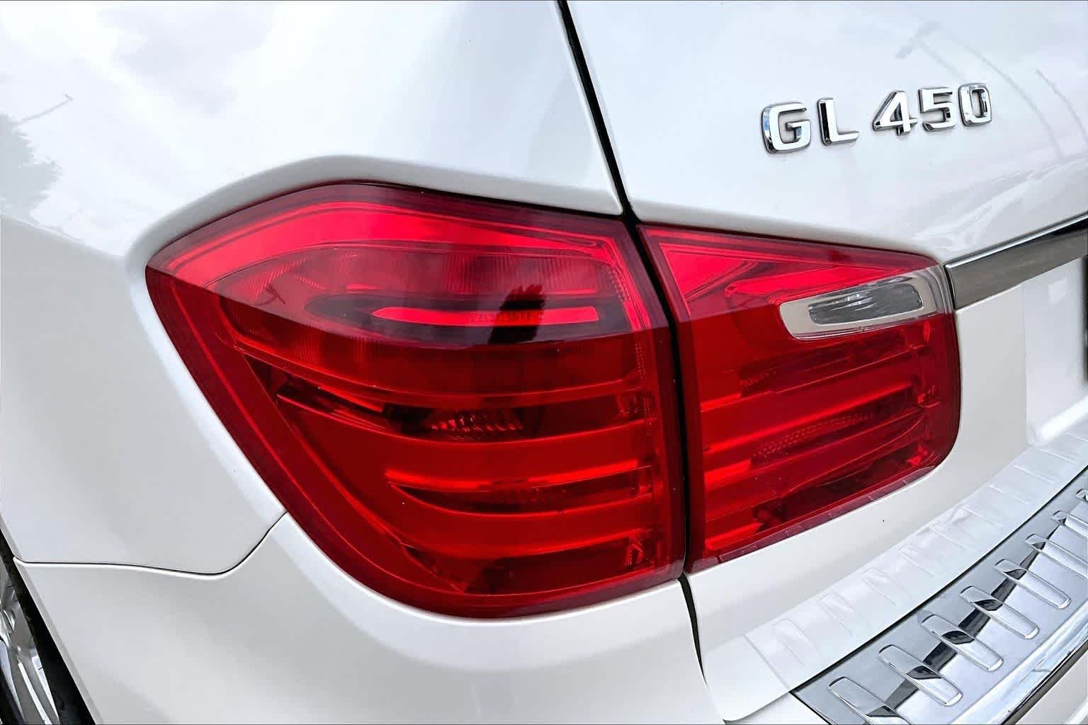 Used 2015 Diamond White Metallic Mercedes-Benz GL 450 image 29