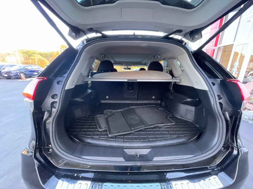 Certified Used 2018  Nissan SV image 25