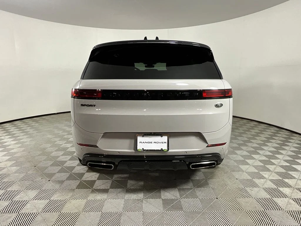 Used 2023 Gray Land Rover SE Dynamic image 7