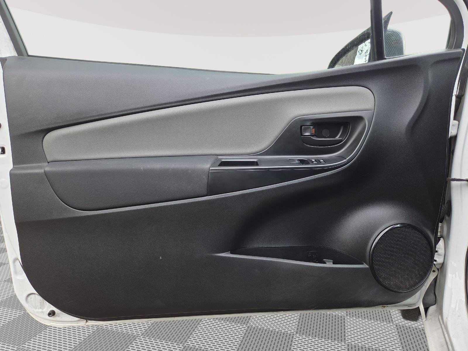 Used 2018 Ice Cap Toyota L image 15