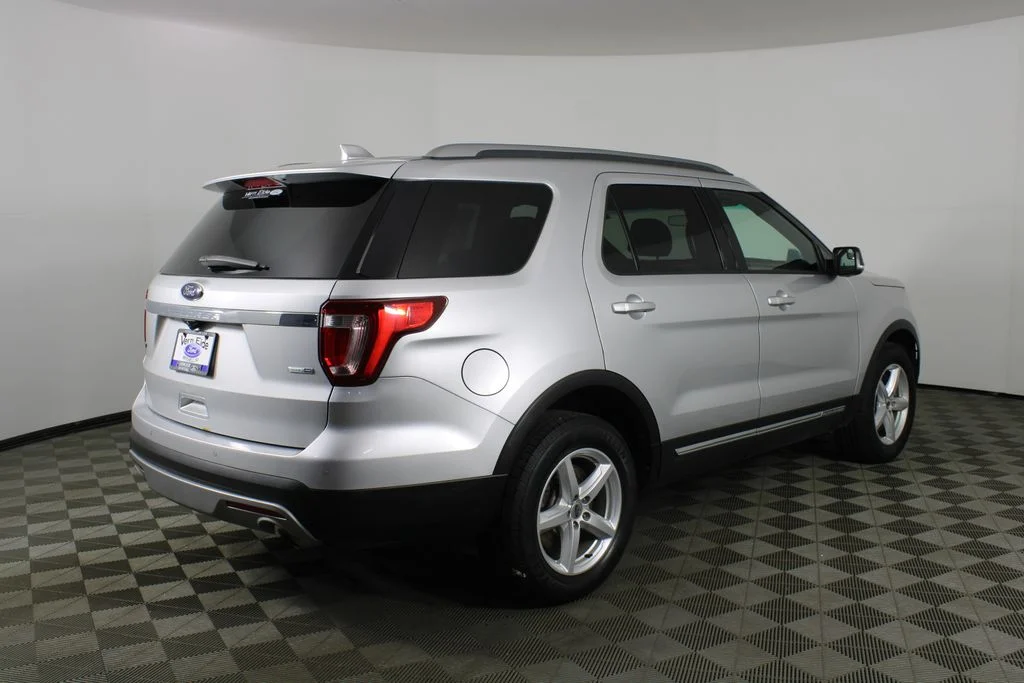 Used 2016 Ingot Silver Ford XLT image 5