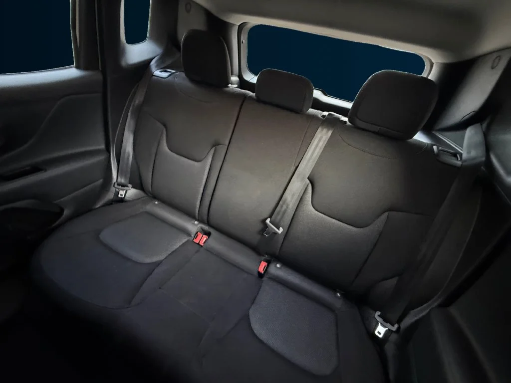 Used 2023 White Jeep Latitude image 16