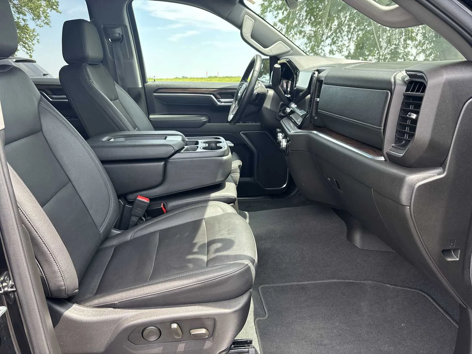 Used 2025 Onyx Black GMC SLT image 28
