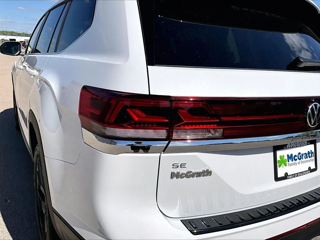 New 2026 White/off-white Volkswagen SE w/Technology image 22