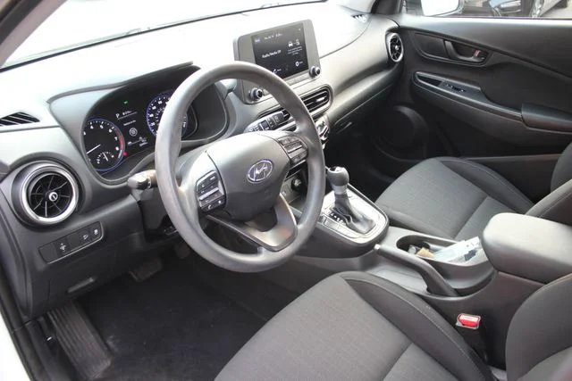 Used 2023 White Hyundai SEL image 3