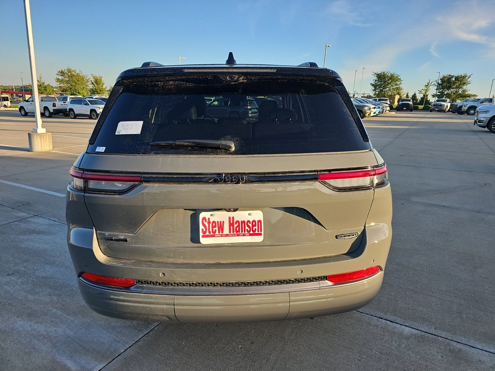 New 2027 Sting-Gray Clearcoat Jeep Summit image 4