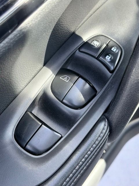 2017 Nissan Rogue SV - Photo 23
