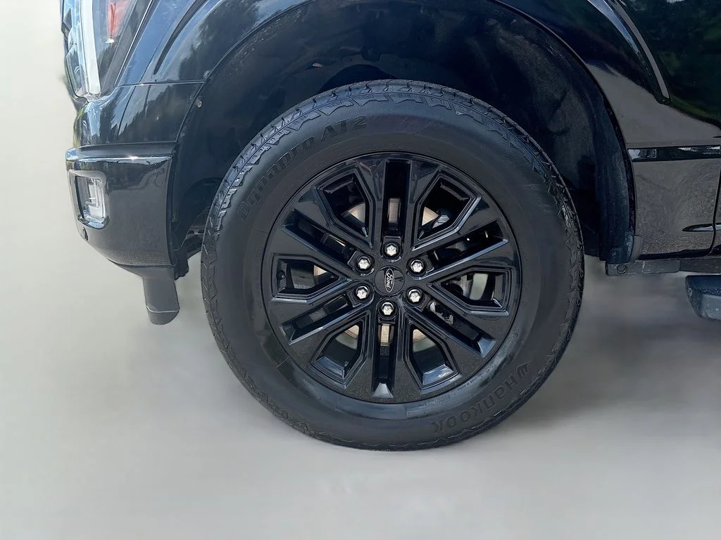 Used 2024  Ford Lariat image 12