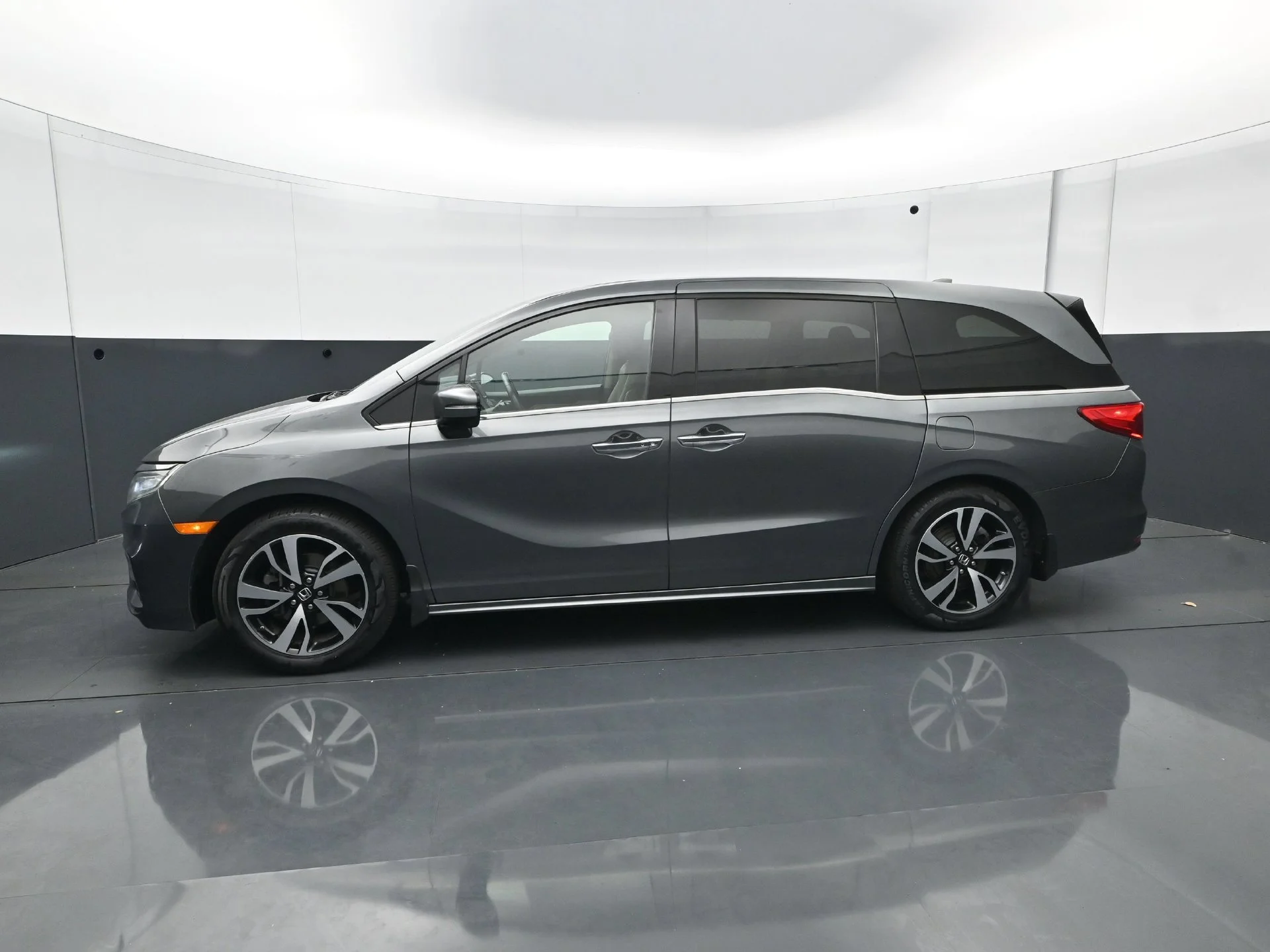 Used 2019 Gray Honda Elite Auto image 3