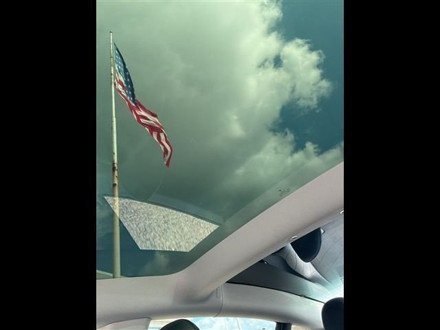 Used 2021  Tesla Standard Range Plus image 13