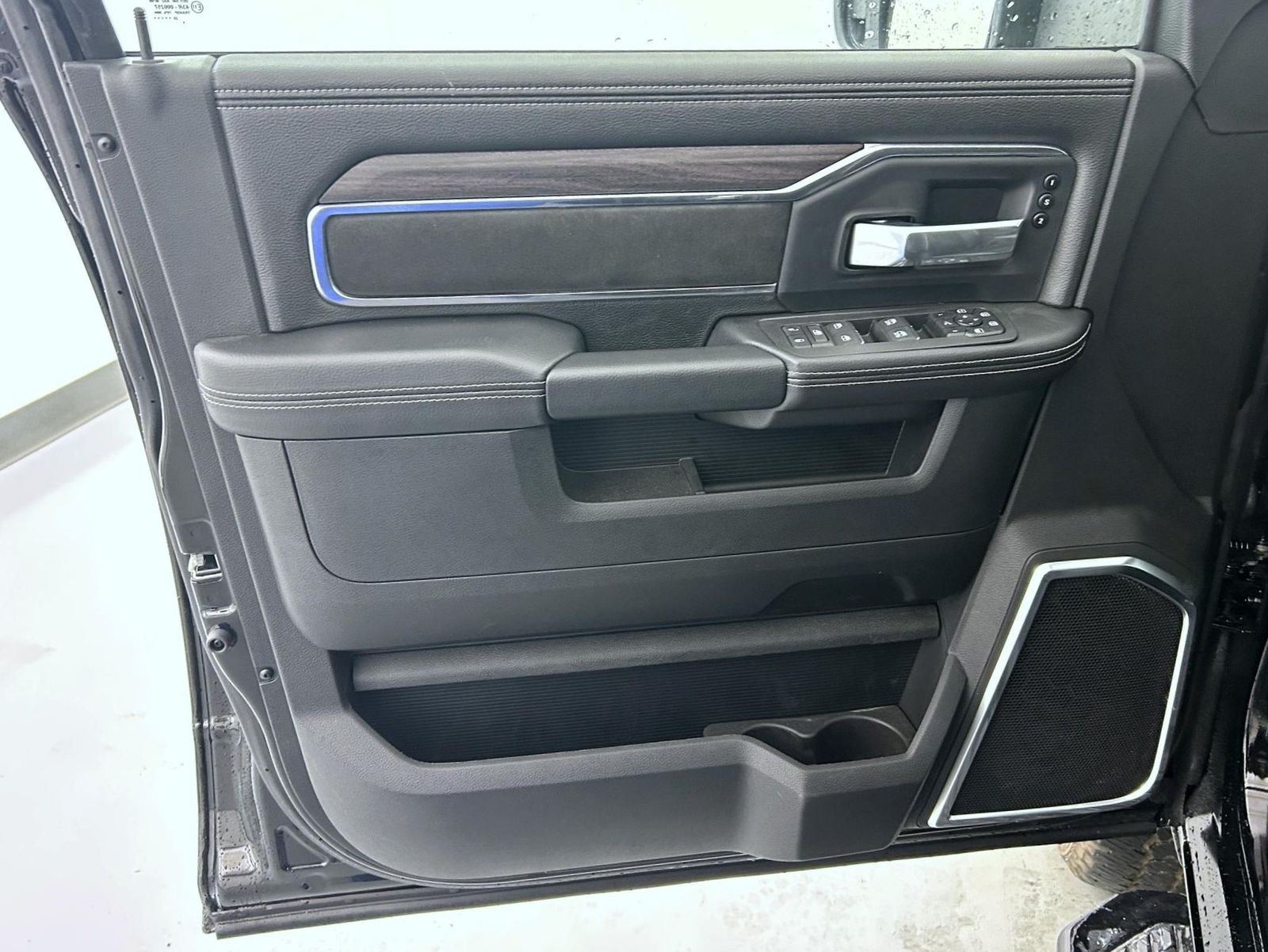 New 2026 Diamond Black Crystal Pearl-Coat Exterior Paint RAM Laramie image 9