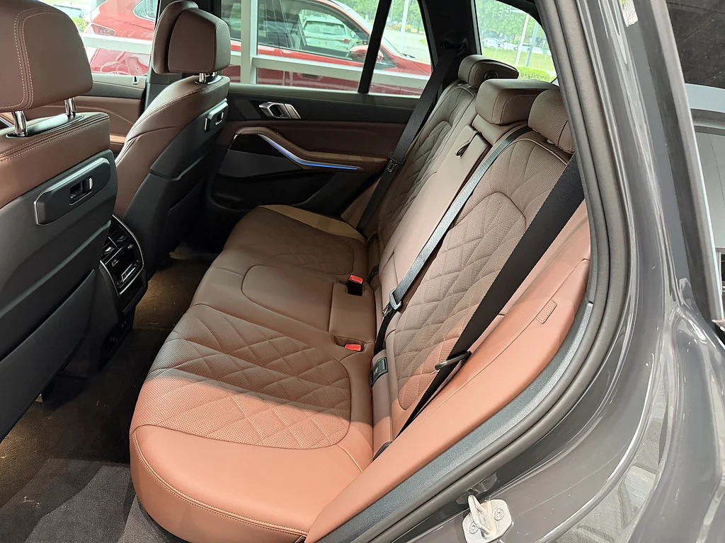 New 2026 Dravit Grey Metallic BMW xDrive50e image 13