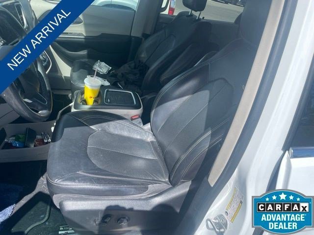 Used 2022 Bright White Clearcoat Chrysler Touring L image 9