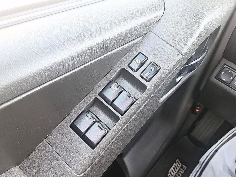 Used 2021 Magnetic Black Pearl Nissan PRO-4X image 10