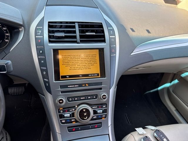 Used 2018 Gray Lincoln Premiere image 19