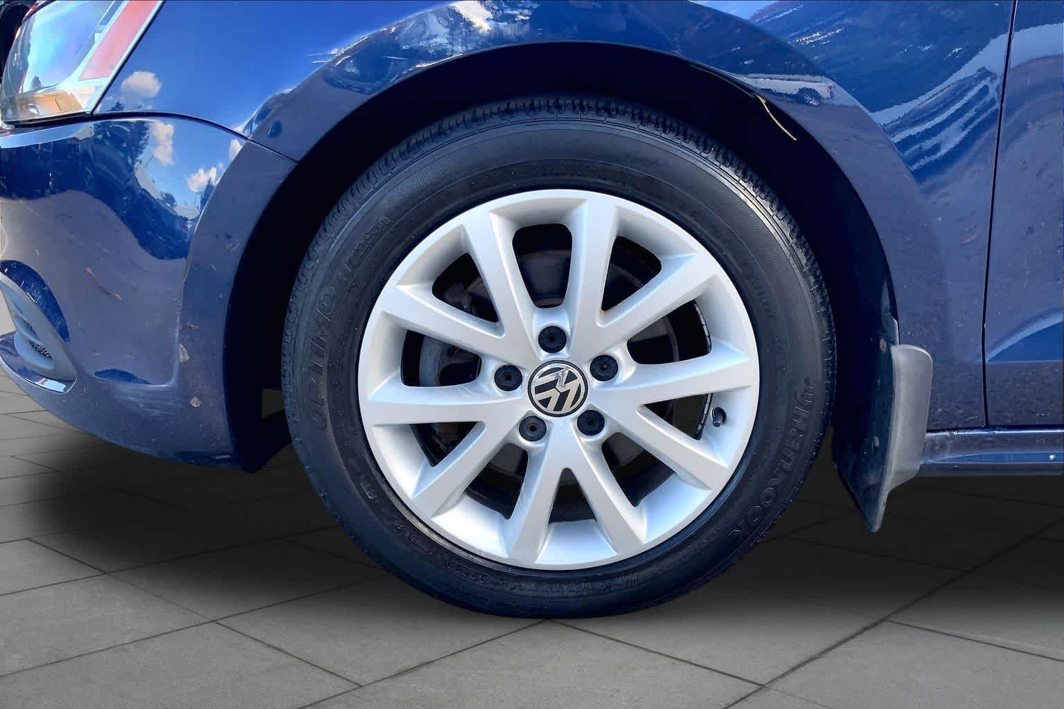 Used 2013 Tempest Blue Metallic Volkswagen SE image 11