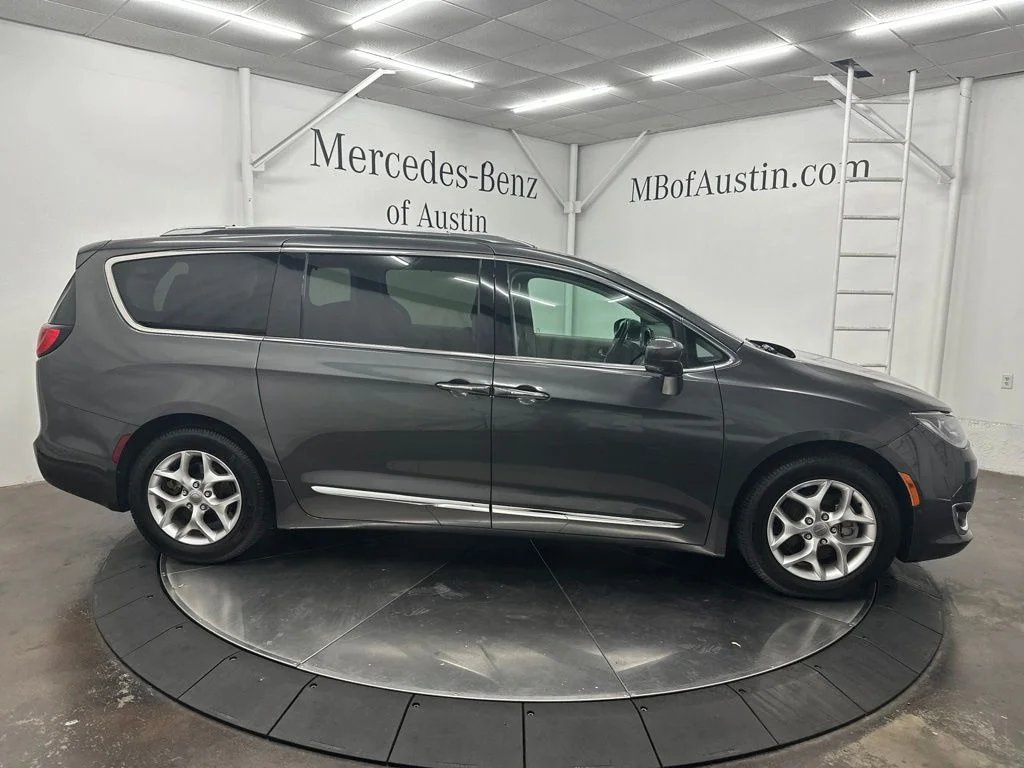 Used 2018 Gray Chrysler Touring L Plus image 8