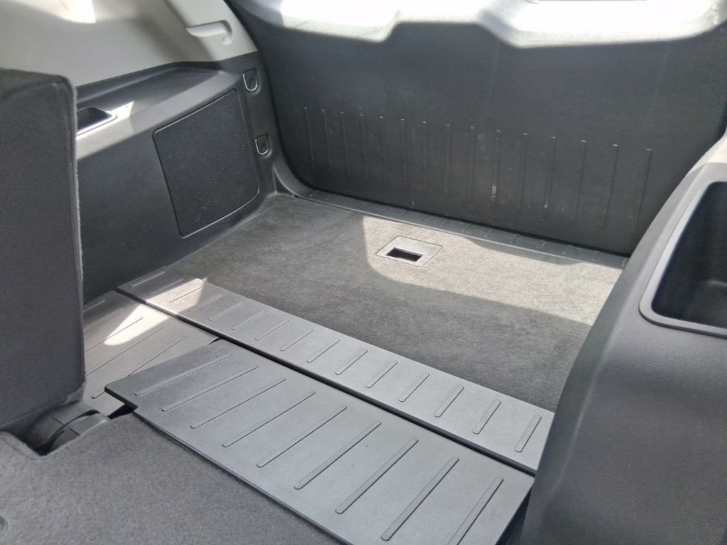 Used 2016 Silver Chevrolet LS image 16
