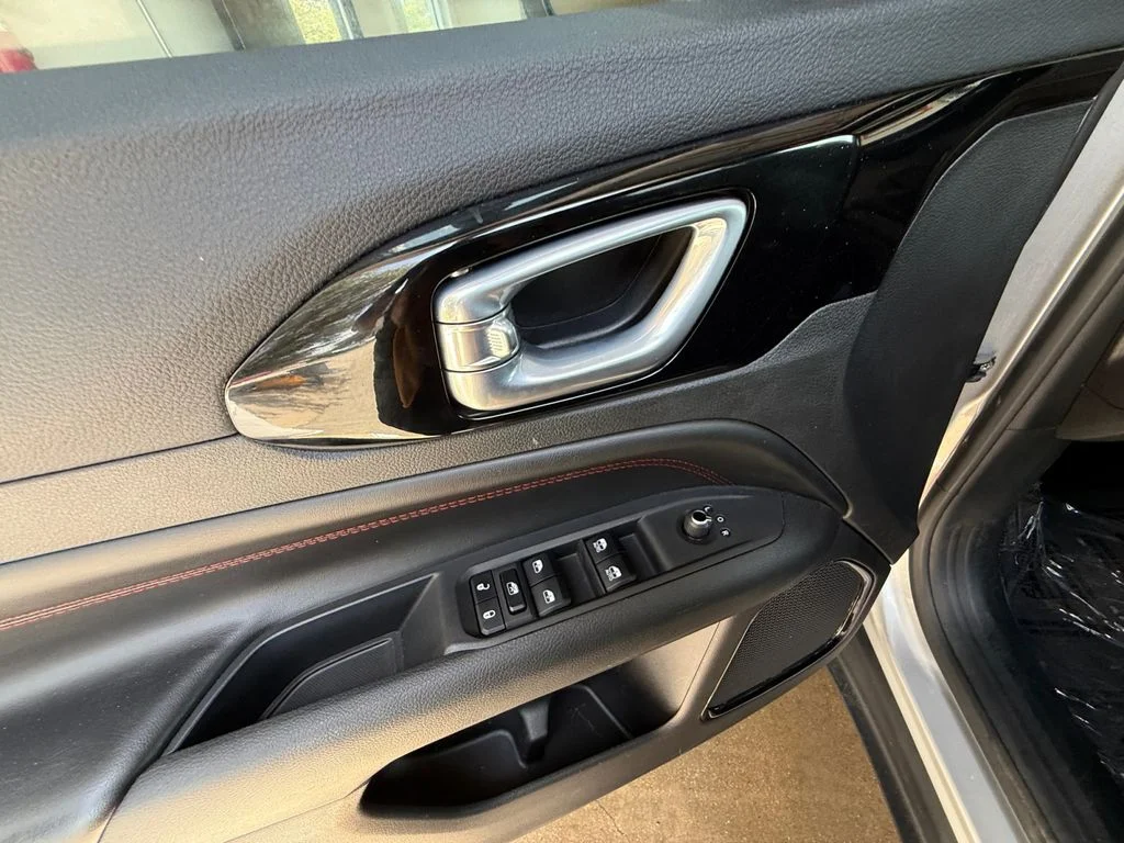Used 2025 Silver Jeep Trailhawk image 11