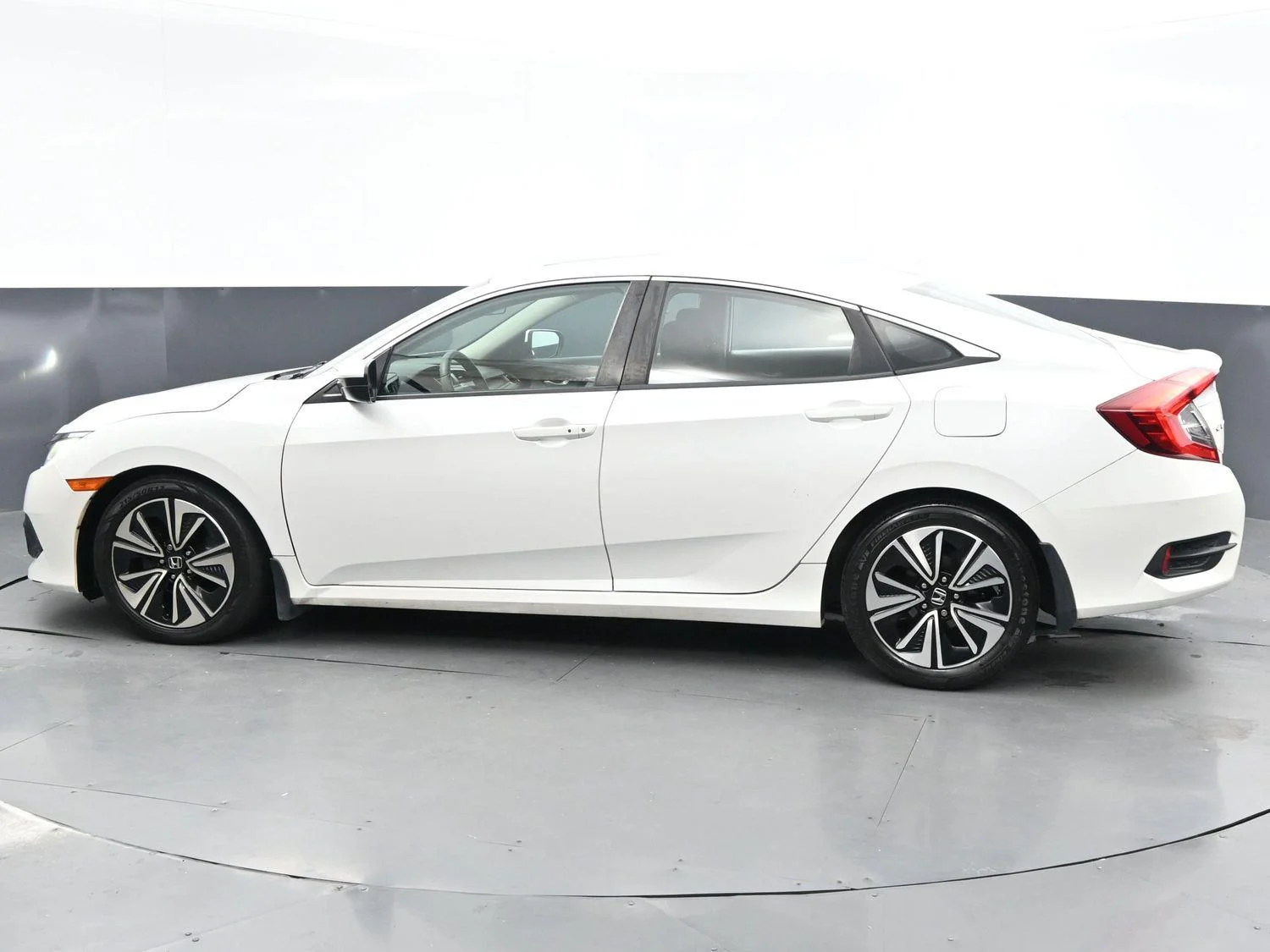 Used 2016 White Orchid Pearl Honda EX-T image 4