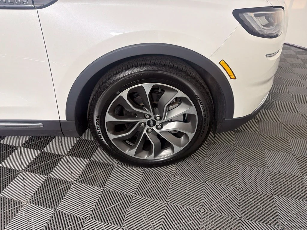 Used 2022 White Metallic Lincoln Reserve image 11