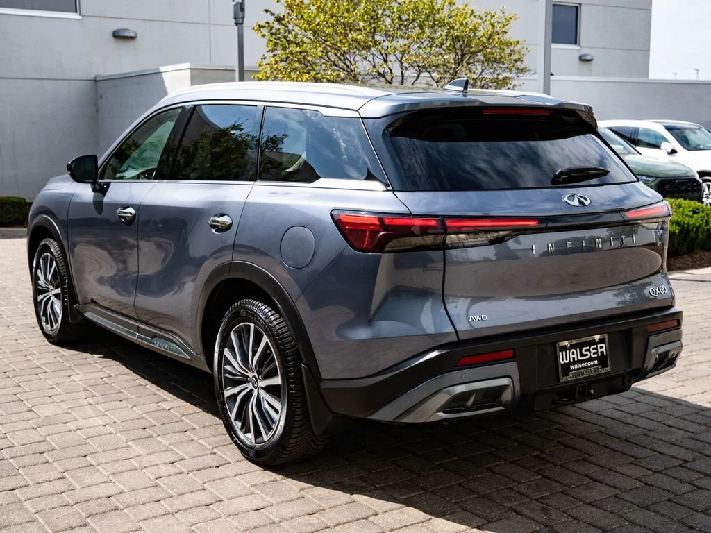 Used 2023 Moonbow Blue INFINITI Sensory image 6