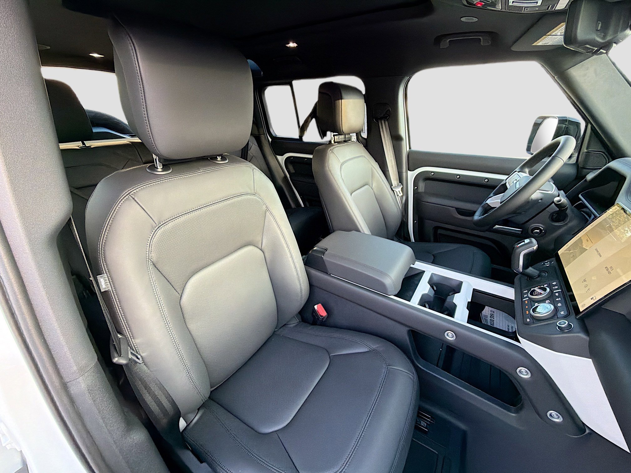 New 2026 Fuji White Land Rover X-Dynamic SE image 14