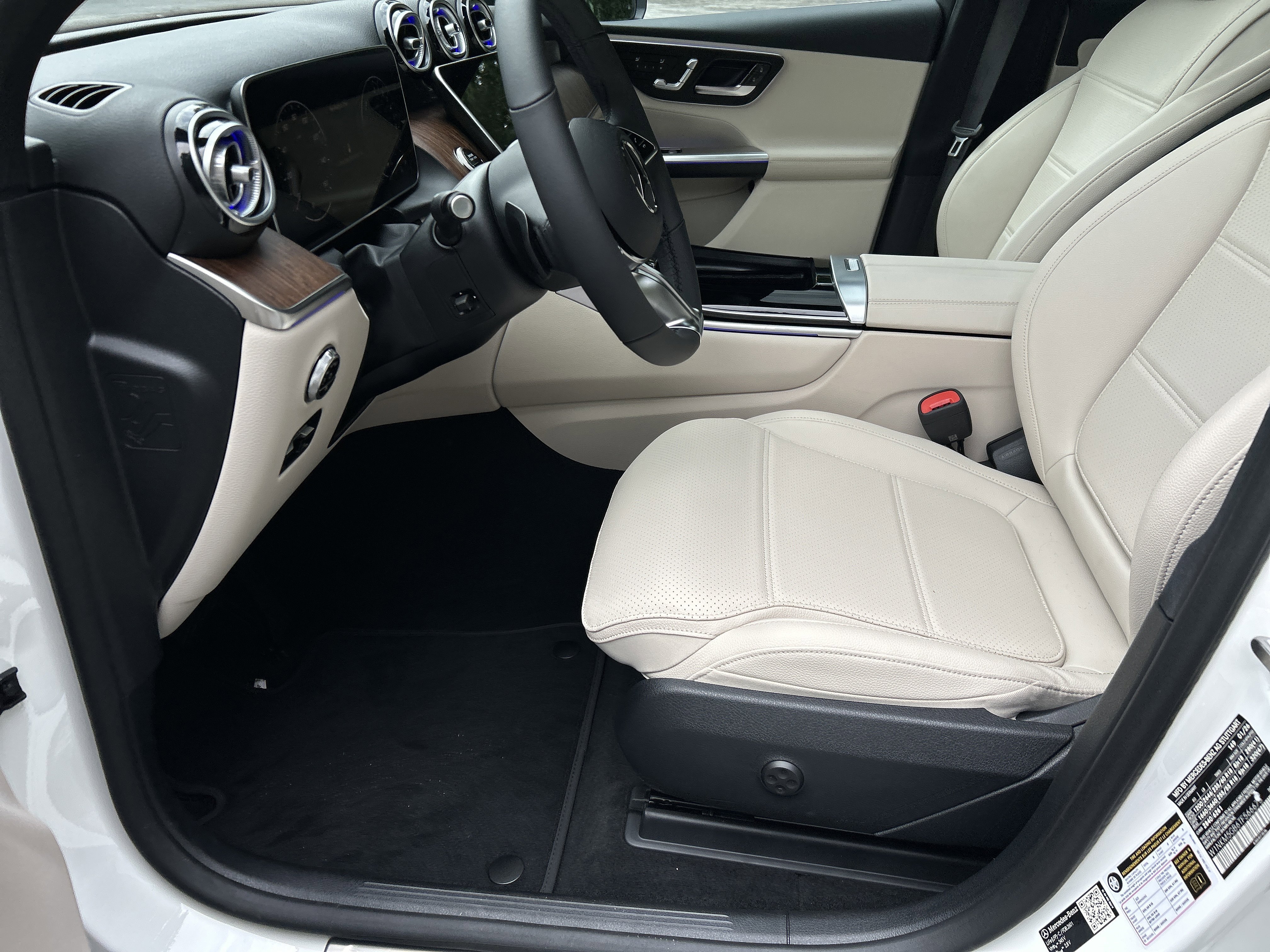 New 2026 Polar White Mercedes-Benz GLC 350e 4MATIC® SUV image 20