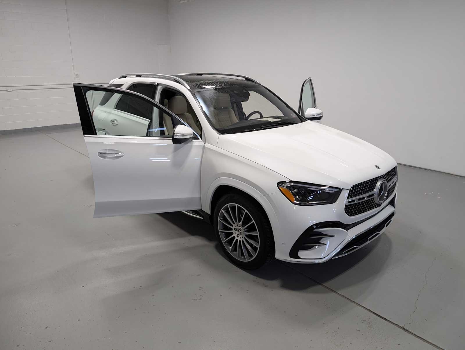 Certified Used 2026 MANUFAKTUR Moonlight White Metallic Mercedes-Benz GLE 580 image 16