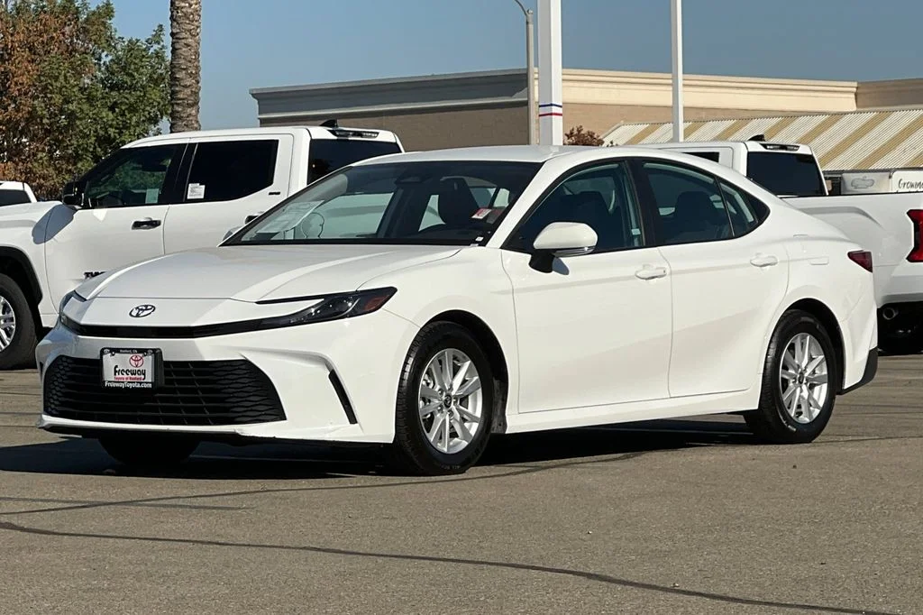 Used 2025 White Toyota LE image 10