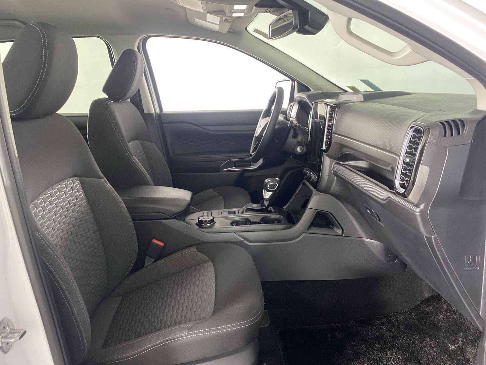Used 2025 Oxford White Ford XLT image 26
