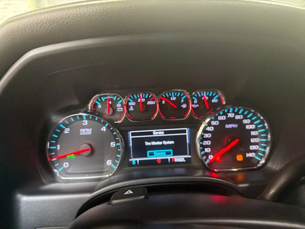 Used 2018 Quicksilver Metallic GMC SLT image 24