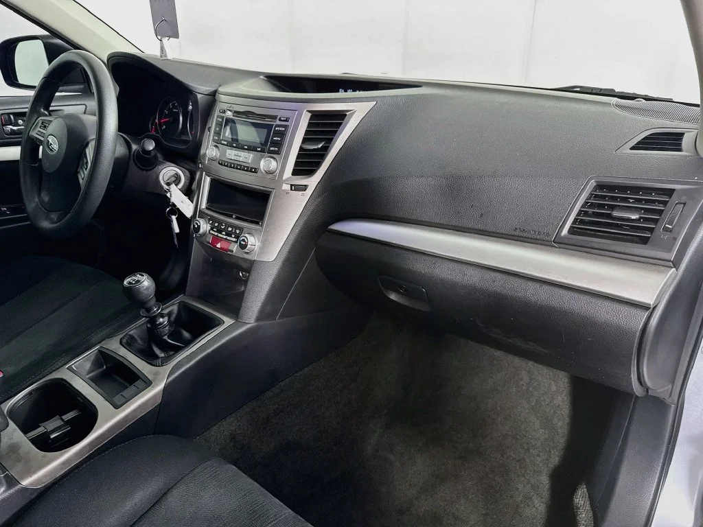 Used 2013 Silver Subaru 2.5i image 31