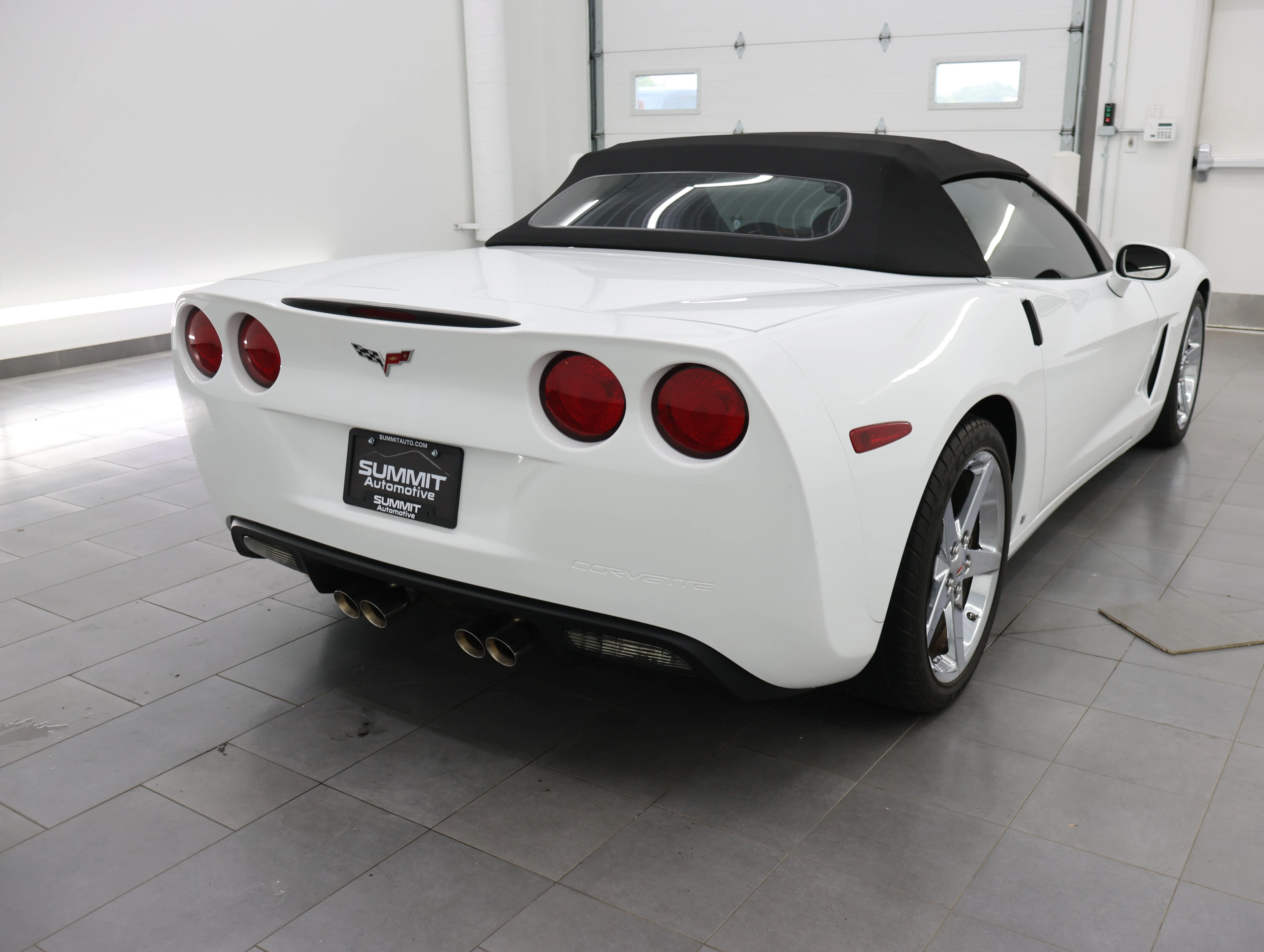 Used 2007 Arctic White Chevrolet Base image 5